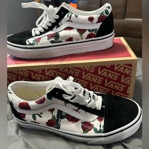 Vans Old Skool (Red Roses) True White